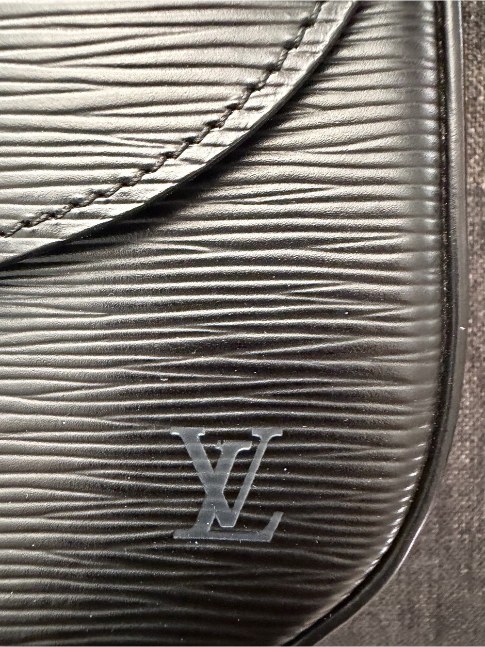 Louis Vuitton Saint Cloud Black Epi Leather Crossbody with Gold Hardware - Picture 2 of 12